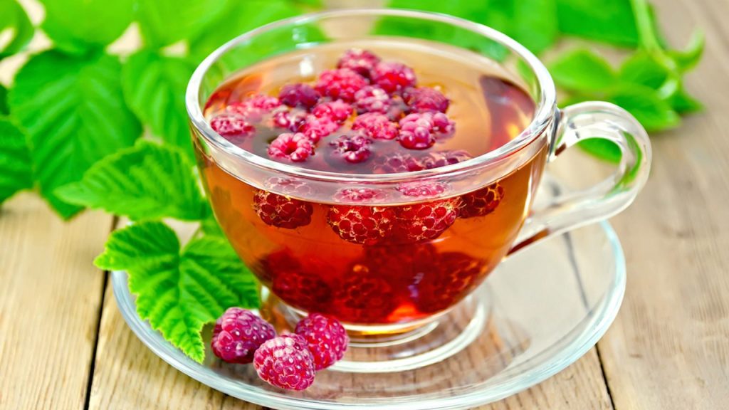 Herbata z liści malin – właściwości i skutki uboczne